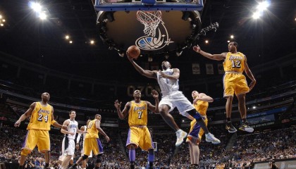 okooo_NBA总决赛激战正酣 勇士队逆转取胜扳平大比分