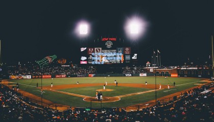 【okooo澳客网官网】哈兰德双响炮助曼城登顶英超，挪威神锋再创进球纪录