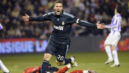 okooo澳客网官网：UFC 300震撼落幕，新王登基，传奇谢幕，格斗之夜创多项纪录